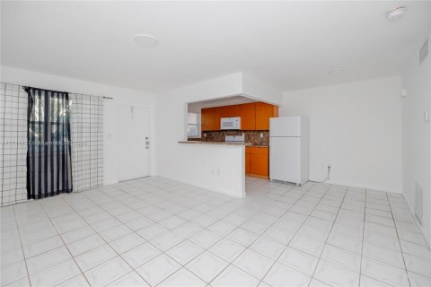 Apartamento en alquiler en Miami, Florida, 1 dormitorio, 64.2 m2 № 1958255 - foto 2