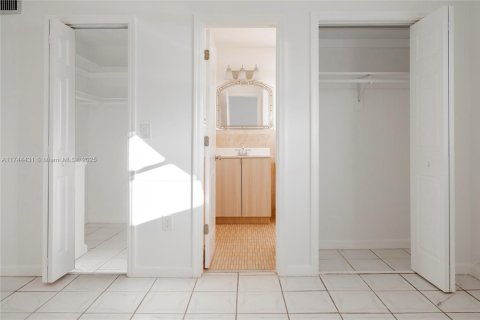 Apartamento en alquiler en Miami, Florida, 1 dormitorio, 64.2 m2 № 1958255 - foto 17