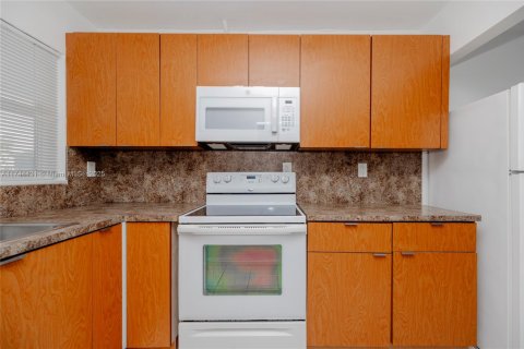 Apartamento en alquiler en Miami, Florida, 1 dormitorio, 64.2 m2 № 1958255 - foto 7