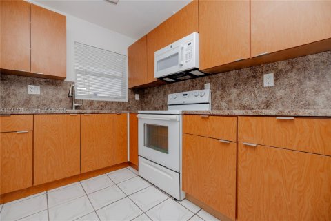 Apartamento en alquiler en Miami, Florida, 1 dormitorio, 64.2 m2 № 1958255 - foto 6
