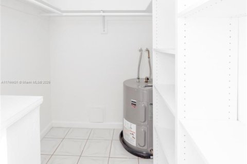 Apartamento en alquiler en Miami, Florida, 1 dormitorio, 64.2 m2 № 1958255 - foto 12