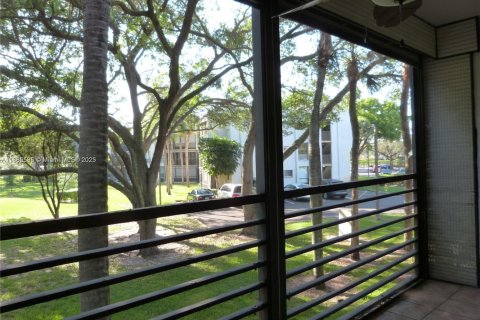 Condominio en alquiler en Tamarac, Florida, 2 dormitorios, 96.62 m2 № 1932459 - foto 12