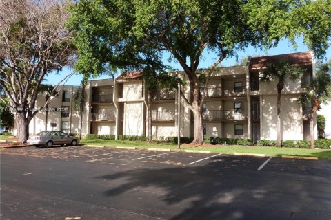 Condominio en alquiler en Tamarac, Florida, 2 dormitorios, 96.62 m2 № 1932459 - foto 3