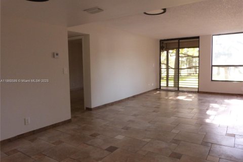 Condominio en alquiler en Tamarac, Florida, 2 dormitorios, 96.62 m2 № 1932459 - foto 7