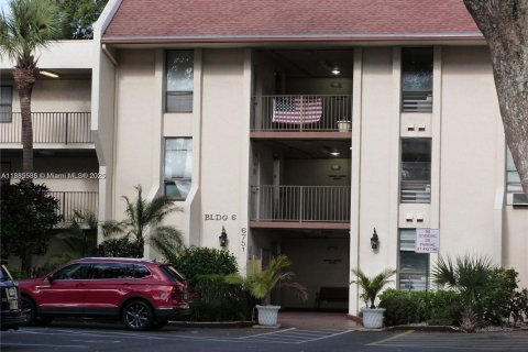Condominio en alquiler en Tamarac, Florida, 2 dormitorios, 96.62 m2 № 1932459 - foto 2