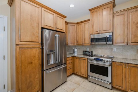 Townhouse in Palm Harbor, Florida 4 bedrooms, 215.35 sq.m. № 2233493 - photo 14