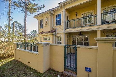 Townhouse in Palm Harbor, Florida 4 bedrooms, 215.35 sq.m. № 2233493 - photo 9