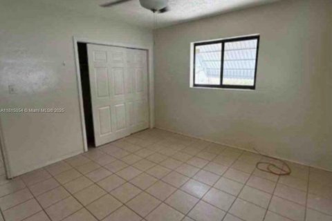 Commercial property in Hallandale Beach, Florida 220.64 sq.m. № 1935866 - photo 18