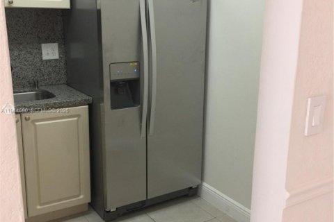 Copropriété à louer à Miami, Floride: 1 chambre, 70.61 m2 № 2001342 - photo 4