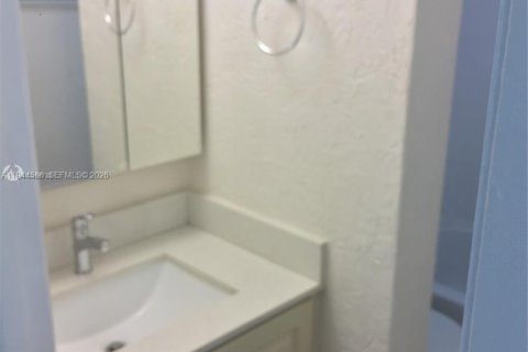 Copropriété à louer à Miami, Floride: 1 chambre, 70.61 m2 № 2001342 - photo 15