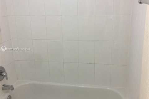 Copropriété à louer à Miami, Floride: 1 chambre, 70.61 m2 № 2001342 - photo 16