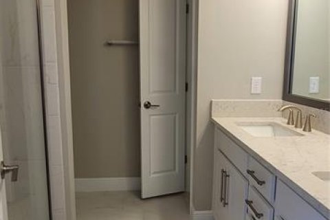 Touwnhouse à louer à Tampa, Floride: 3 chambres, 203.64 m2 № 2437220 - photo 18