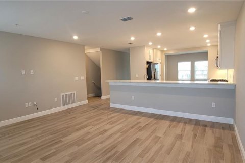 Touwnhouse à louer à Tampa, Floride: 3 chambres, 203.64 m2 № 2437220 - photo 12