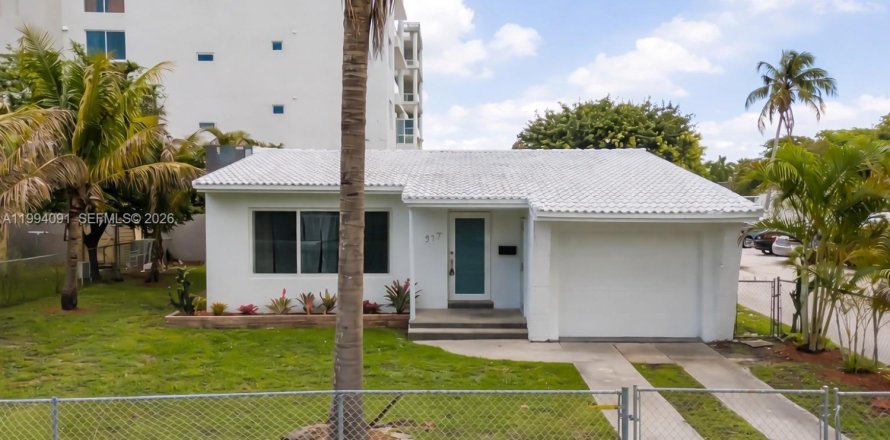 Villa ou maison à Hollywood, Floride 2 chambres, 100.33 m2 № 2064823