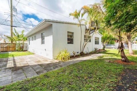 Villa ou maison à vendre à Hollywood, Floride: 2 chambres, 100.33 m2 № 2064823 - photo 13