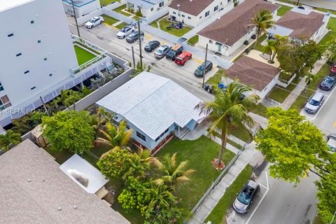 Villa ou maison à vendre à Hollywood, Floride: 2 chambres, 100.33 m2 № 2064823 - photo 15