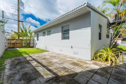 Villa ou maison à vendre à Hollywood, Floride: 2 chambres, 100.33 m2 № 2064823 - photo 14