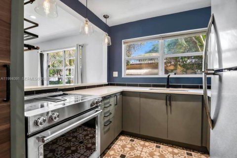 Villa ou maison à vendre à Hollywood, Floride: 2 chambres, 100.33 m2 № 2064823 - photo 5