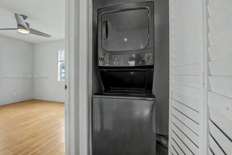 Villa ou maison à vendre à Hollywood, Floride: 2 chambres, 100.33 m2 № 2064823 - photo 26