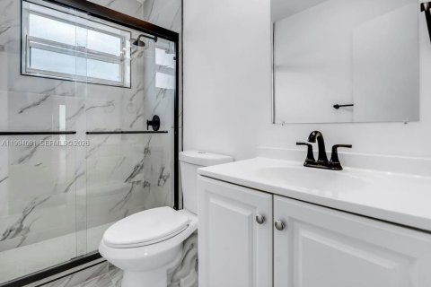 Villa ou maison à vendre à Hollywood, Floride: 2 chambres, 100.33 m2 № 2064823 - photo 11