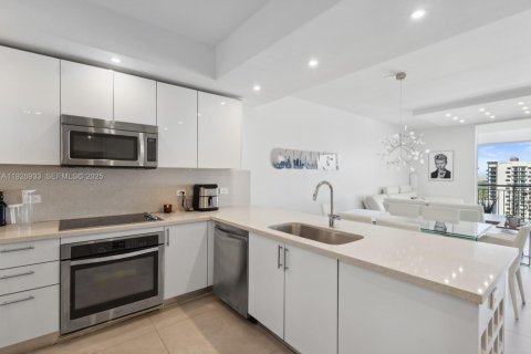 Copropriété à louer à Miami, Floride: 2 chambres, 76.09 m2 № 1987339 - photo 13