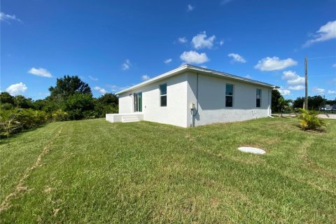 Villa ou maison à louer à Rotonda, Floride: 4 chambres, 144.37 m2 № 1884265 - photo 22