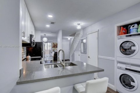 Townhouse in Coral Springs, Florida 2 bedrooms, 91.79 sq.m. № 2082944 - photo 7
