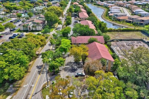 Townhouse in Coral Springs, Florida 2 bedrooms, 91.79 sq.m. № 2082944 - photo 19