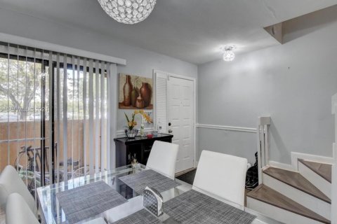 Townhouse in Coral Springs, Florida 2 bedrooms, 91.79 sq.m. № 2082944 - photo 4