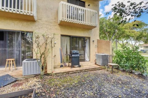 Townhouse in Coral Springs, Florida 2 bedrooms, 91.79 sq.m. № 2082944 - photo 17