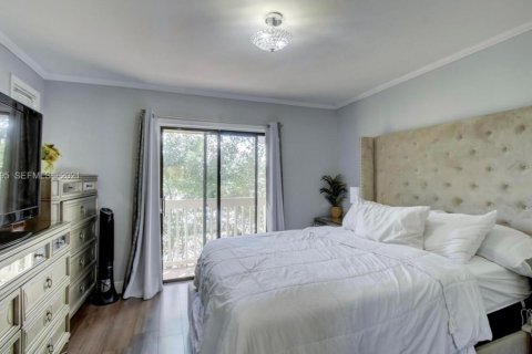 Townhouse in Coral Springs, Florida 2 bedrooms, 91.79 sq.m. № 2082944 - photo 14