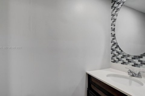 Townhouse in Coral Springs, Florida 2 bedrooms, 91.79 sq.m. № 2082944 - photo 11