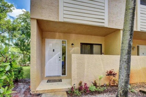 Townhouse in Coral Springs, Florida 2 bedrooms, 91.79 sq.m. № 2082944 - photo 2