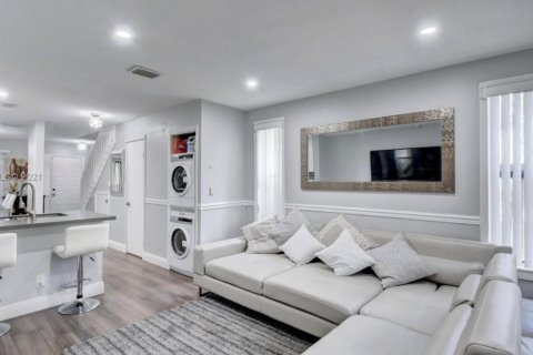 Townhouse in Coral Springs, Florida 2 bedrooms, 91.79 sq.m. № 2082944 - photo 8