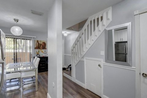 Townhouse in Coral Springs, Florida 2 bedrooms, 91.79 sq.m. № 2082944 - photo 12