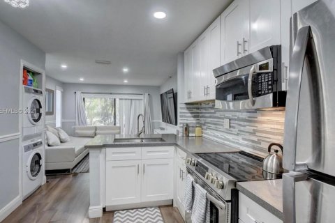 Townhouse in Coral Springs, Florida 2 bedrooms, 91.79 sq.m. № 2082944 - photo 5