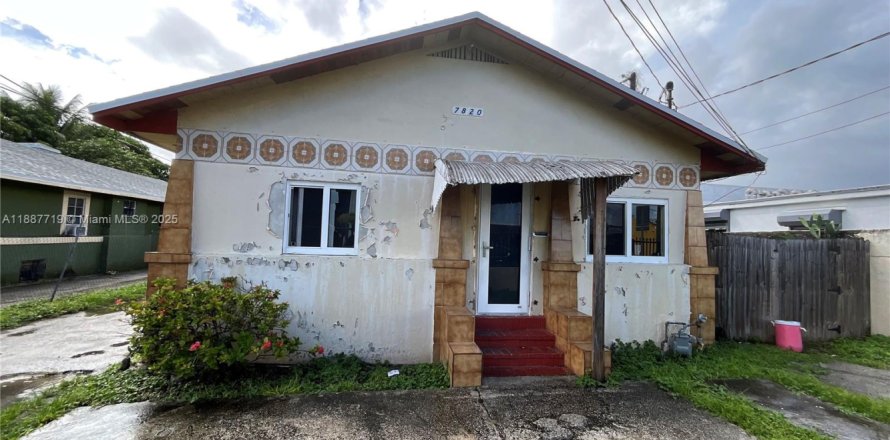 Immobilier commercial à Miami, Floride 155.8 m2 № 1946652