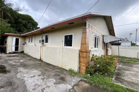 Immobilier commercial à vendre à Miami, Floride: 155.8 m2 № 1946652 - photo 2