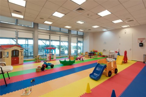 Купить кондоминиум в Майами, Флорида 2 спальни, 95.13м2, № 1957808 - фото 14