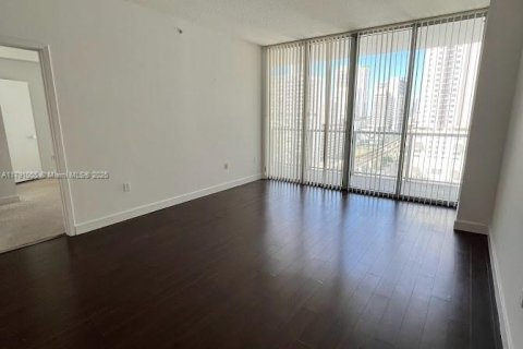 Купить кондоминиум в Майами, Флорида 2 спальни, 95.13м2, № 1957808 - фото 3