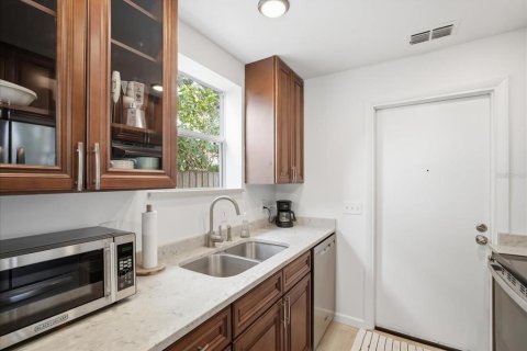 Touwnhouse à vendre à Tampa, Floride: 2 chambres, 110.74 m2 № 2419838 - photo 9