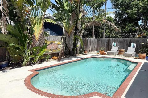 Villa ou maison à louer à Saint Petersburg, Floride: 3 chambres, 110.27 m2 № 2424159 - photo 2