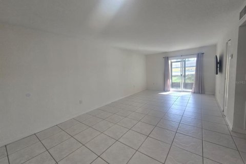 Copropriété à louer à Altamonte Springs, Floride: 2 chambres, 83.33 m2 № 2148042 - photo 4