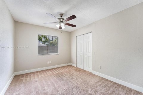 House in Boca Raton, Florida 3 bedrooms, 102.75 sq.m. № 1945951 - photo 9