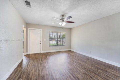 House in Boca Raton, Florida 3 bedrooms, 102.75 sq.m. № 1945951 - photo 8