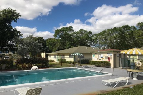 Copropriété à louer à Coral Springs, Floride: 2 chambres, 73.39 m2 № 1967215 - photo 3