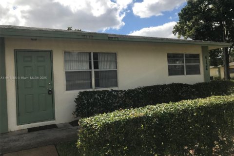 Copropriété à louer à Coral Springs, Floride: 2 chambres, 73.39 m2 № 1967215 - photo 1