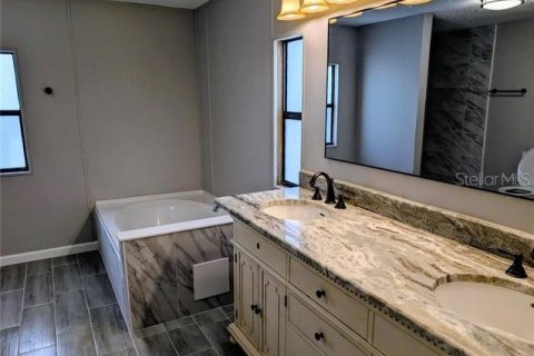 Apartment in Astor, Florida 3 bedrooms, 160.54 sq.m. № 2394375 - photo 9