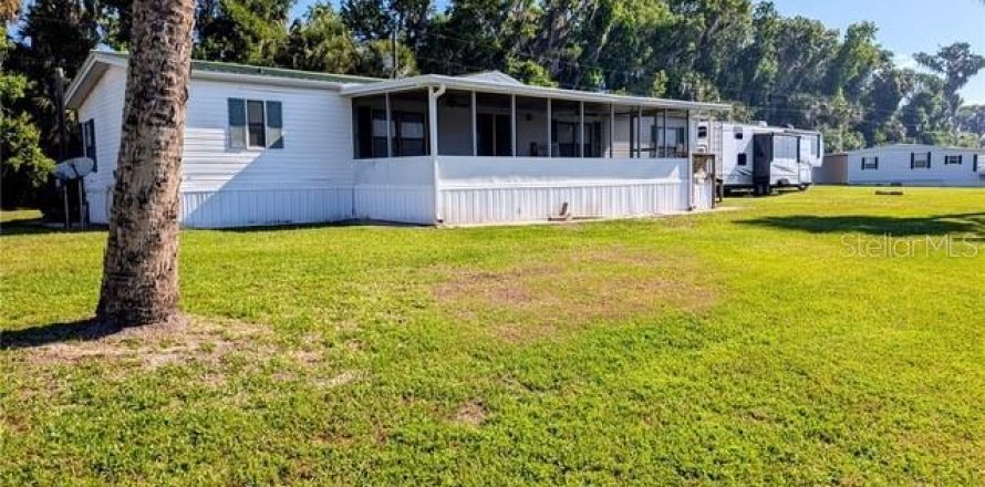 Apartment in Astor, Florida 3 bedrooms, 160.54 sq.m. № 2394375
