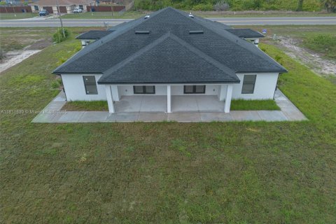 Commercial property in Lehigh Acres, Florida № 1768584 - photo 1